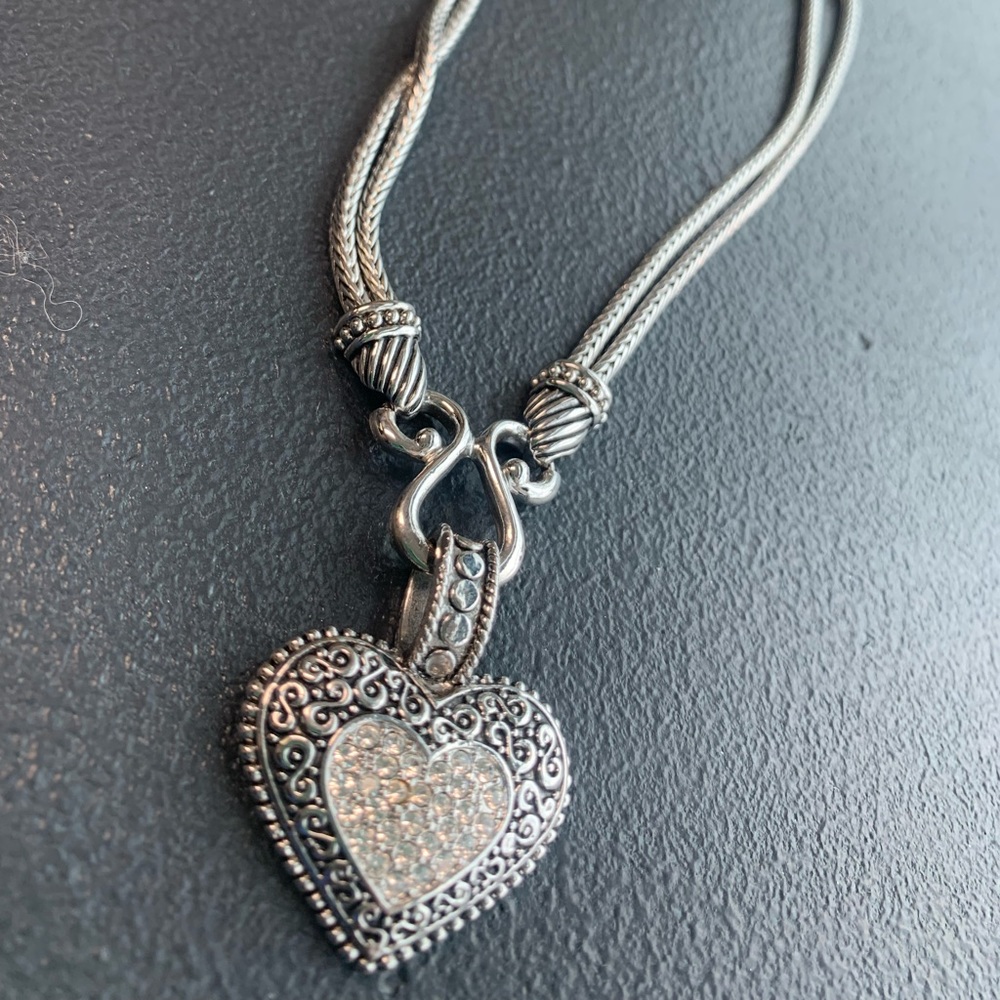 Gorgeous silver heart pendant necklace